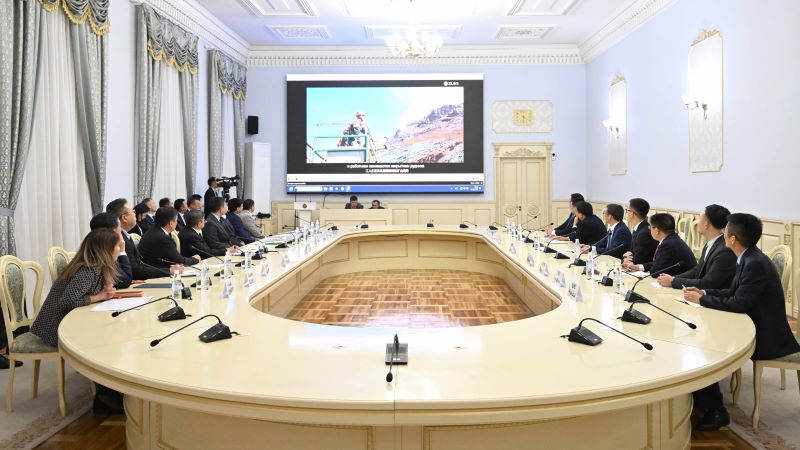 吉尔吉斯斯坦总理阿·扎帕罗夫会见星空网官方站入口-星空online(中国)总裁邹来昌